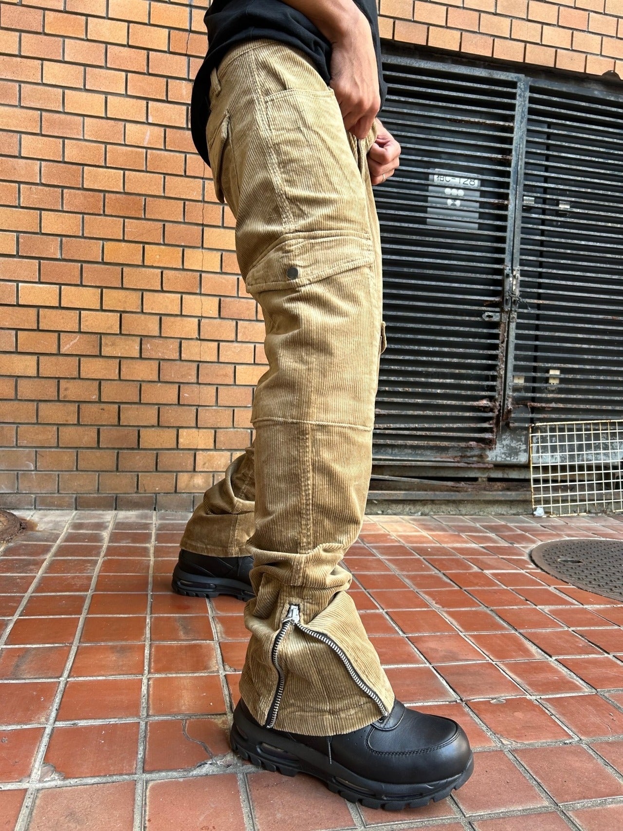 CORDUROY CARGO PANTS - BROWN