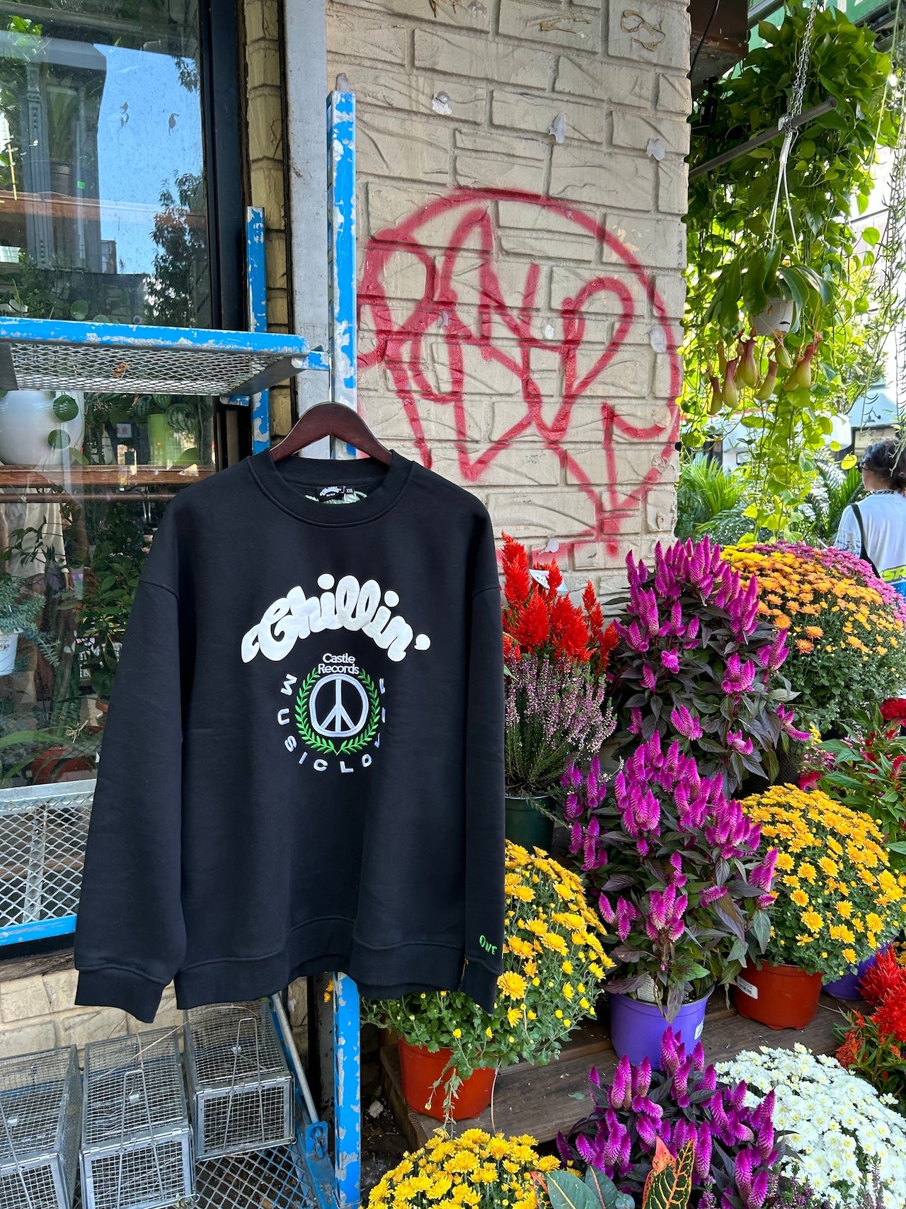 CHILLIN' × Castle Records -"MUSIC LOVER" CREWNECK - BLACK