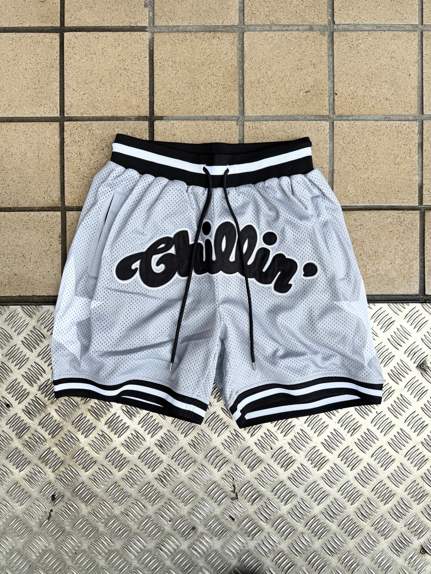BASKETBALL STAR SHORTS - GREY / BLACK