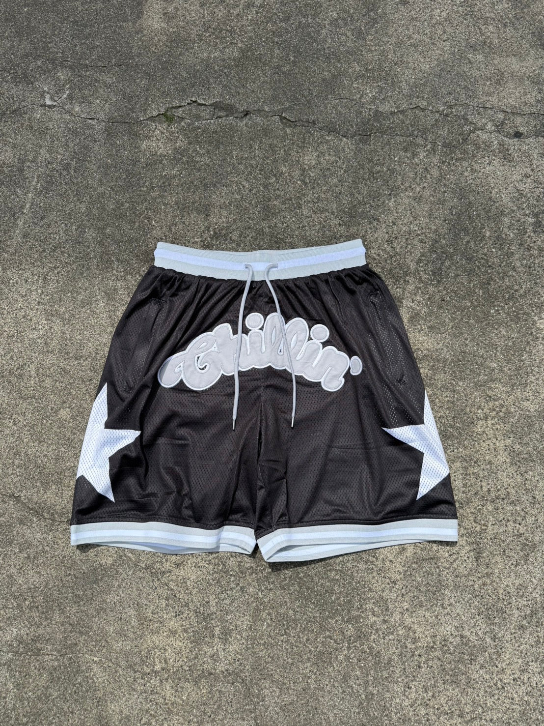BASKETBALL STAR SHORTS - GREY / BLACK