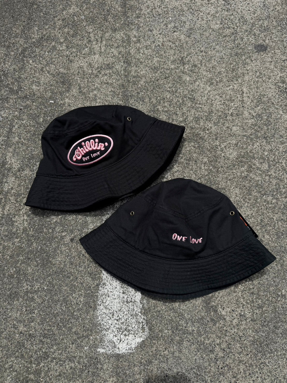 BUCKET HAT - BLACK / PINK