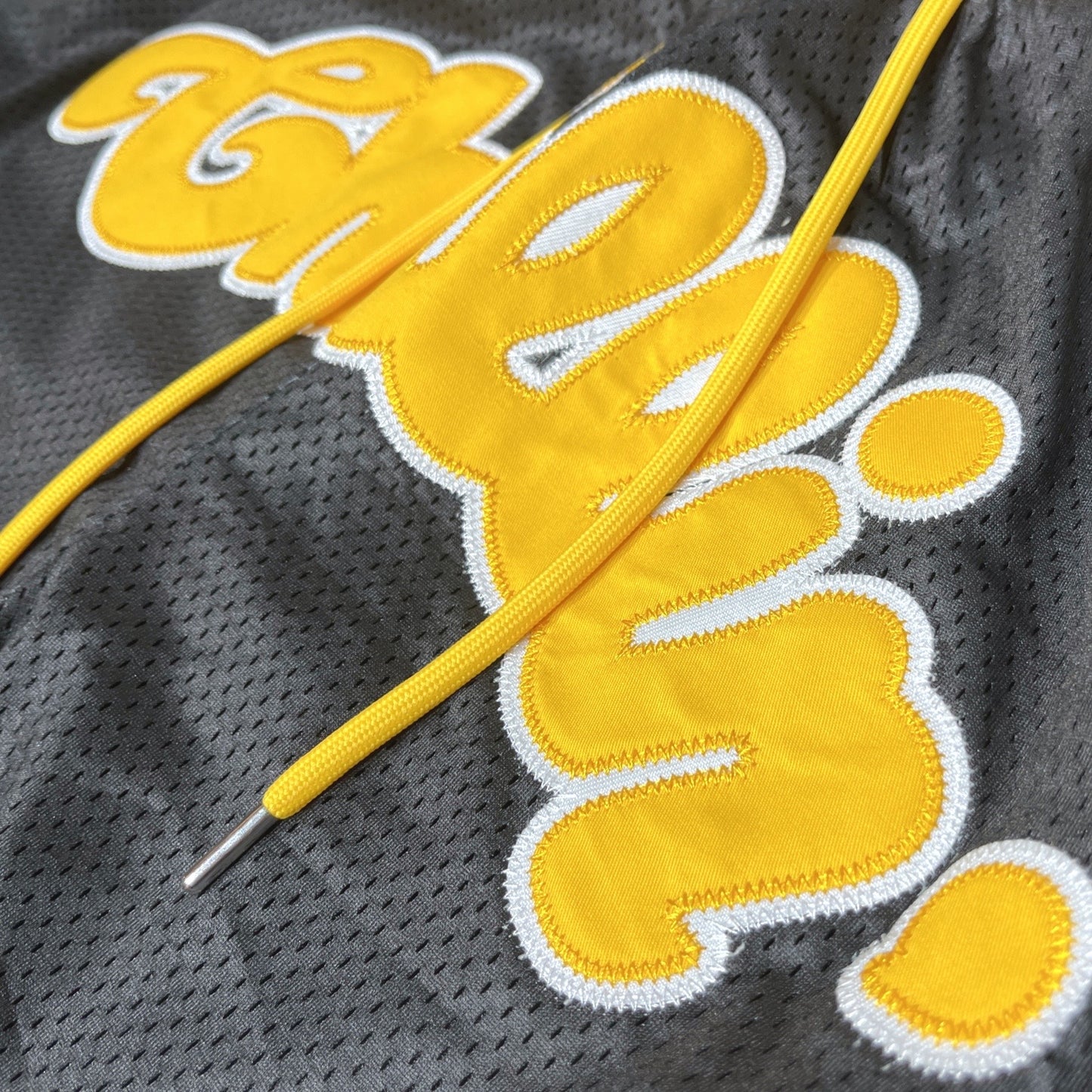 BASKETBALL STAR SHORTS - YELLOW